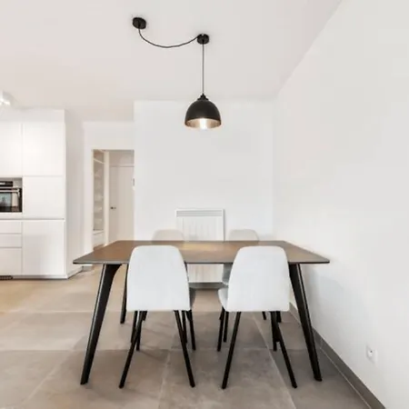 Lovely Located At The Centre Of With Garage Apartamento De Haan